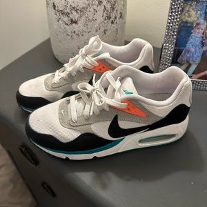 Nike air max correlate women’s shoes size 7 - lightly used